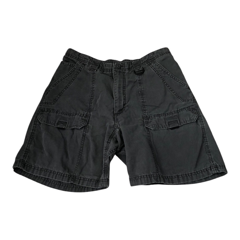 Black cargo shorts with 2 pockets